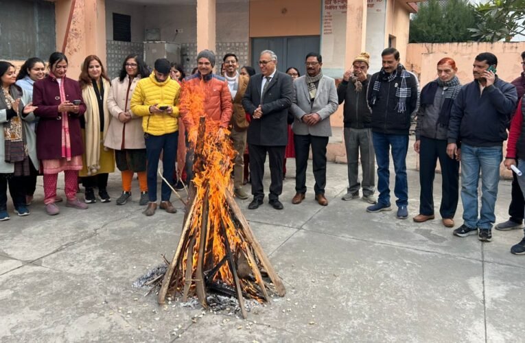 एसएमजेएन पीजी कॉलेज में लोहड़ी की धूम…