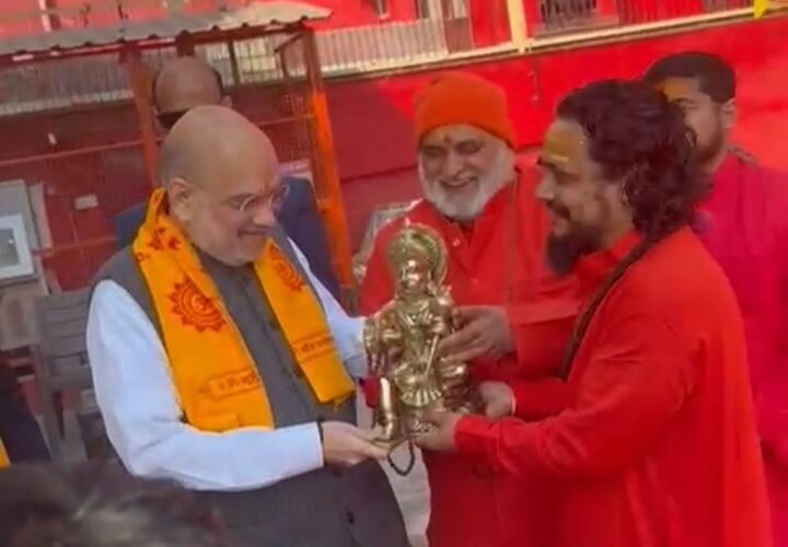 संकट मोचन हनुमान मंदिर निरंजनी अखाड़े में अमित शाह ने किए हनुमान जी के दर्शन