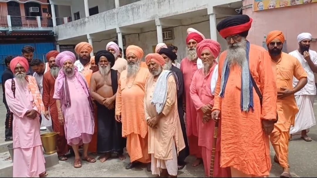 नया अखाड़ा के मौजूद पदाधिकारी फर्जी कई सालों से कुंभ में नकली इष्ट देवता को कुंभ स्नान करा रहे हैं फर्जी स्नान…