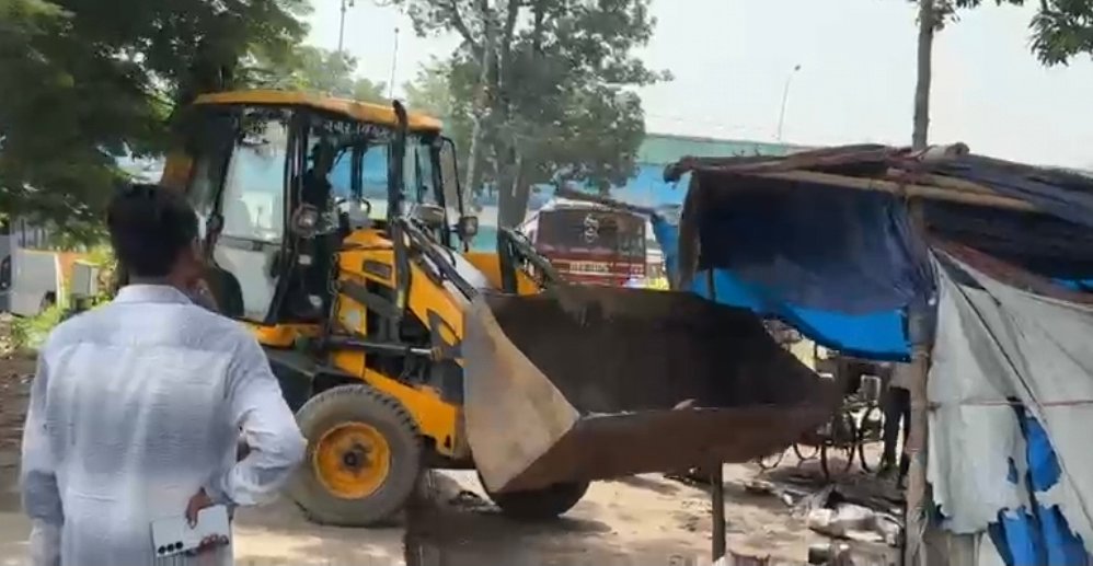 कांवड़ मेले की तैयारियों के बीच रोड़ी बेलवाला में चला अतिक्रमण हटाओ अभियान…